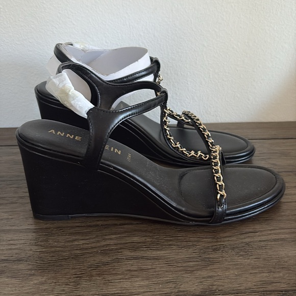 NEW [Anne Klein] Sloan Chain Wedge Padded Heel Sandals Black/Gold Women’s Sz 10 - Picture 3 of 12